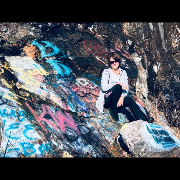 MEET THE POSHER 🤗 - Picture 4 of 5